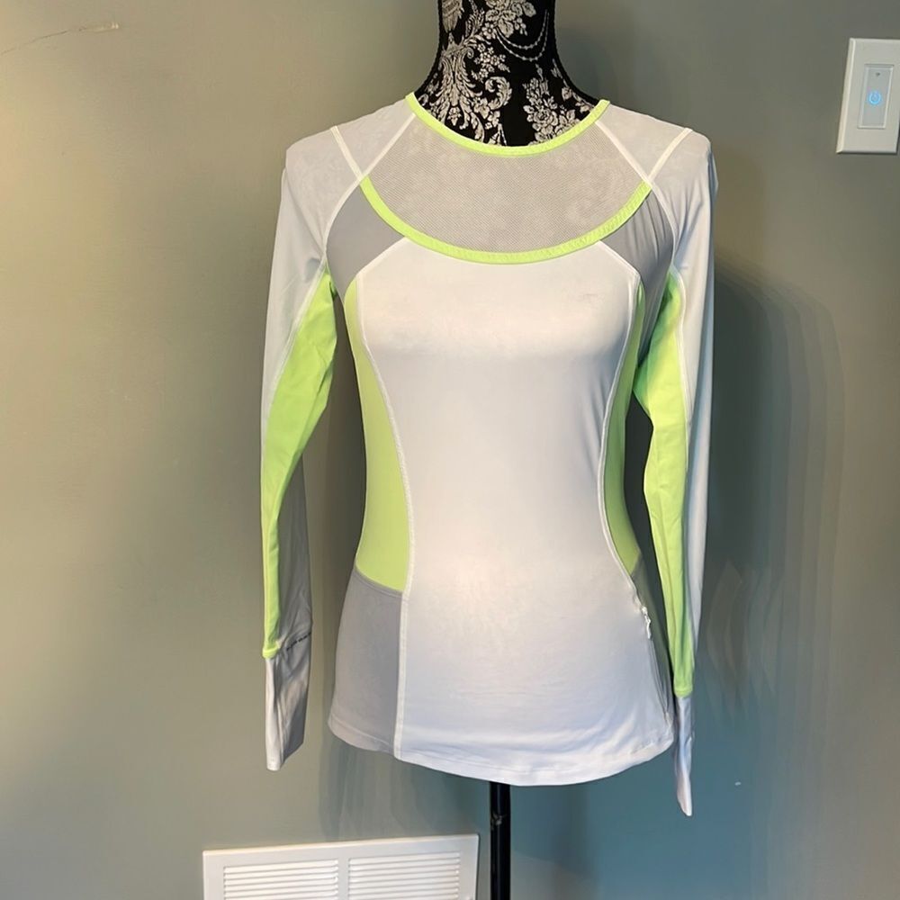 Lululemon size 4 longsleeve top